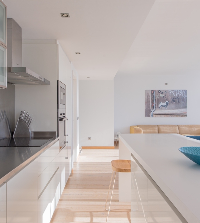 Resa Estates Ibiza for sale te koop apartment views Botafoch Talamanca kitchen 2 bar.jpg